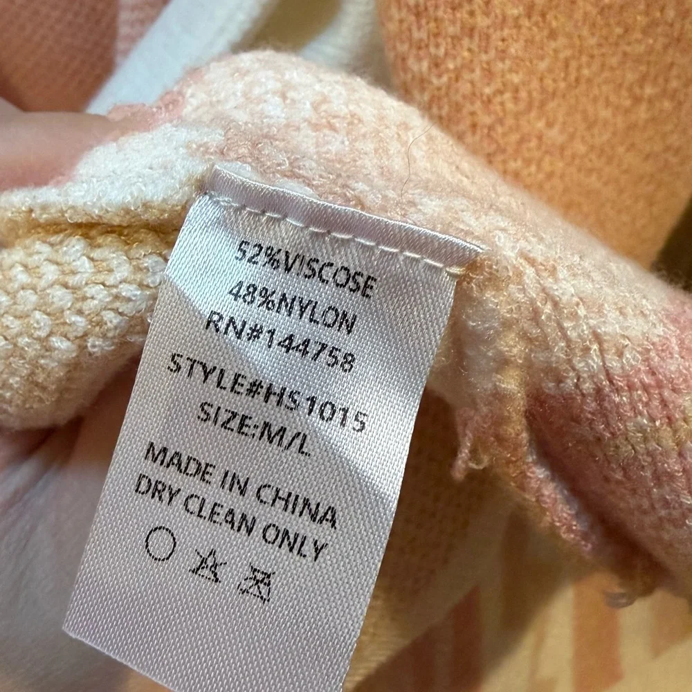 Elegant Pink and Cream Cardigan - Picture 10 of 11
